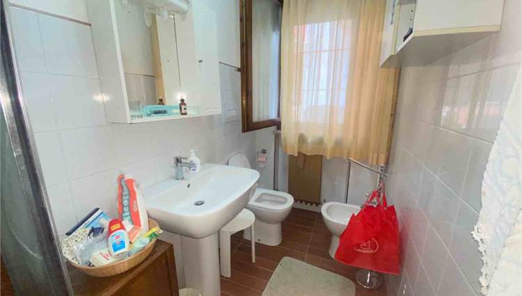 BAGNO AL PIANO TERRA 